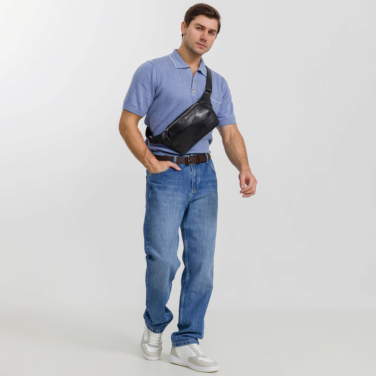 Сумка на пояс Dr. Koffer из натуральной кожи черная