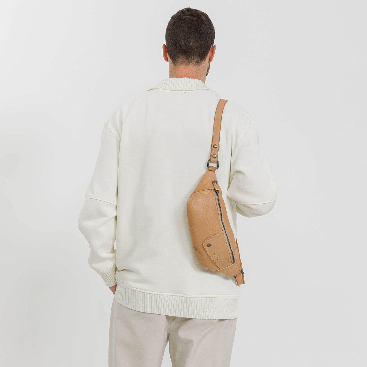 Сумка на пояс Dr. Koffer из натуральной кожи белая