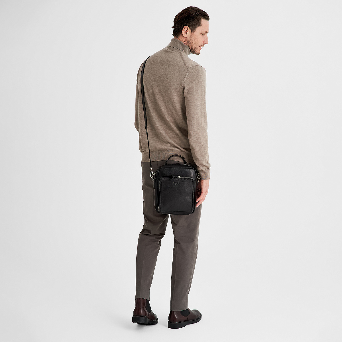 Сумка через плечо Dr.Koffer из натуральной кожи черная