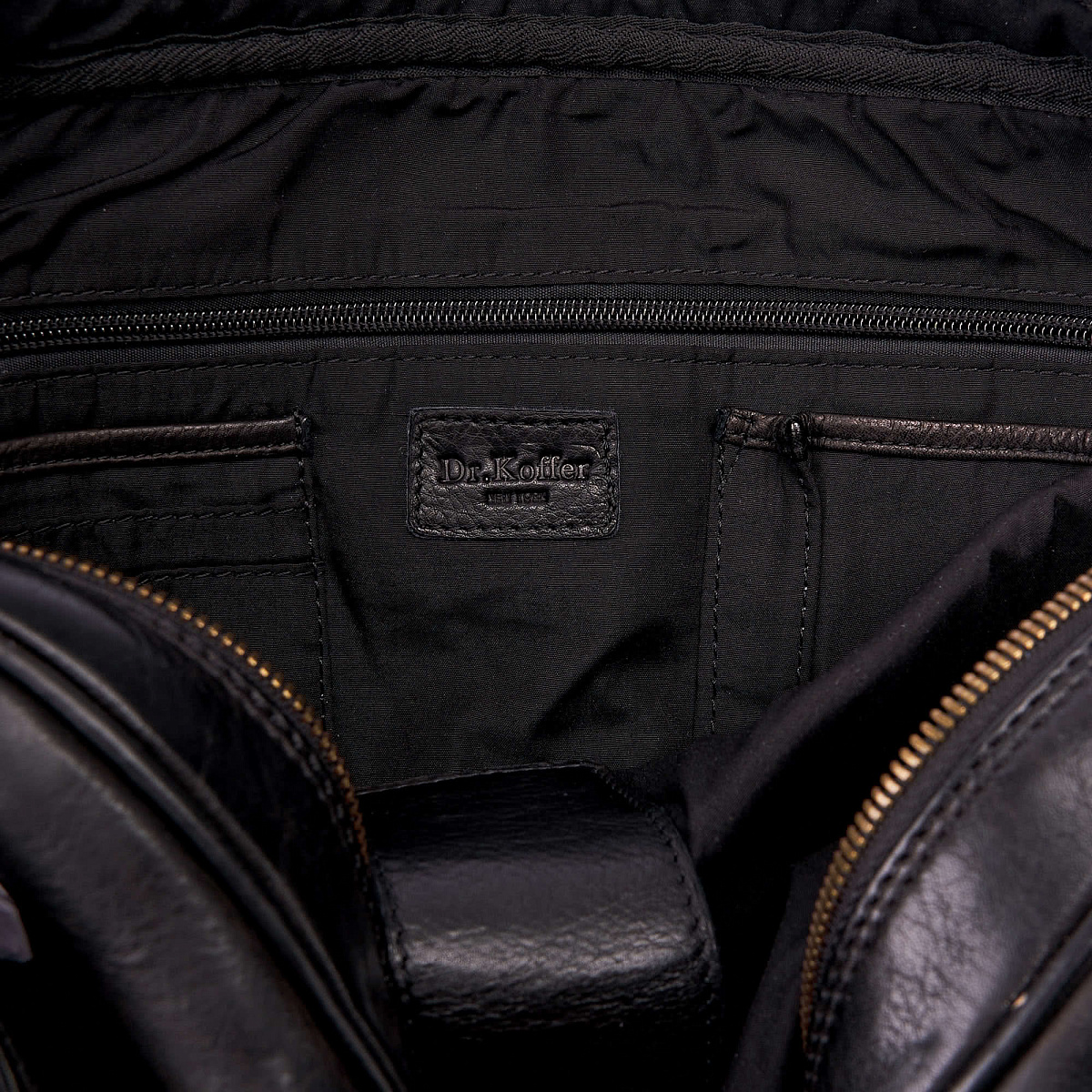 Деловая сумка Dr.Koffer из натуральной кожи черная