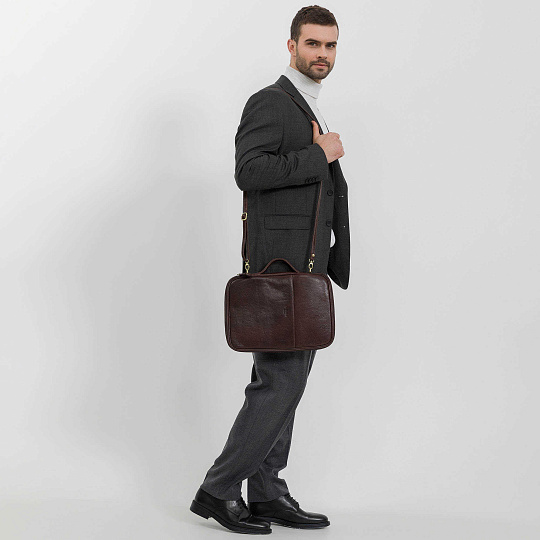 Сумка через плечо Dr.Koffer из натуральной кожи черная