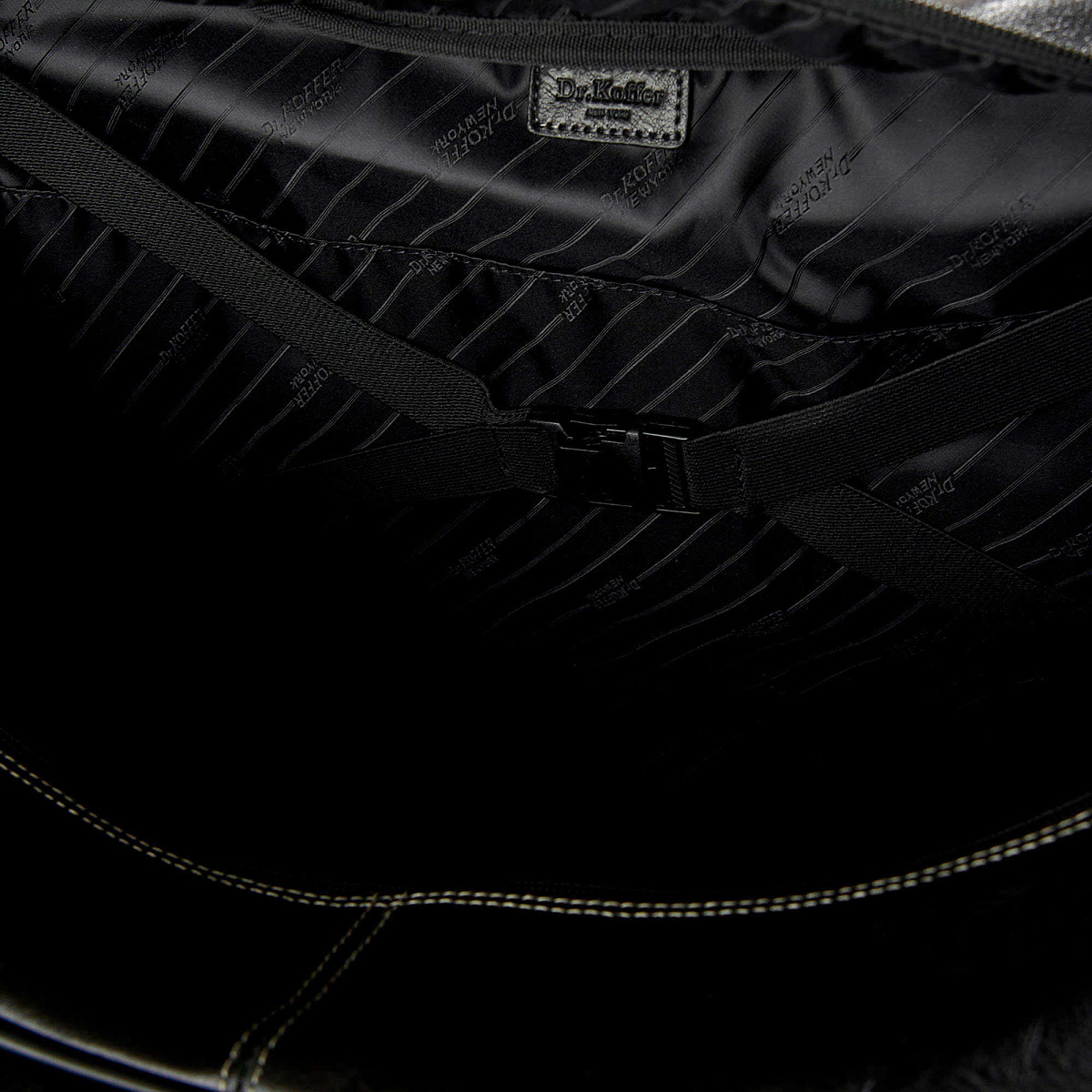 Сумка дорожная Dr.Koffer из натуральной кожи черная