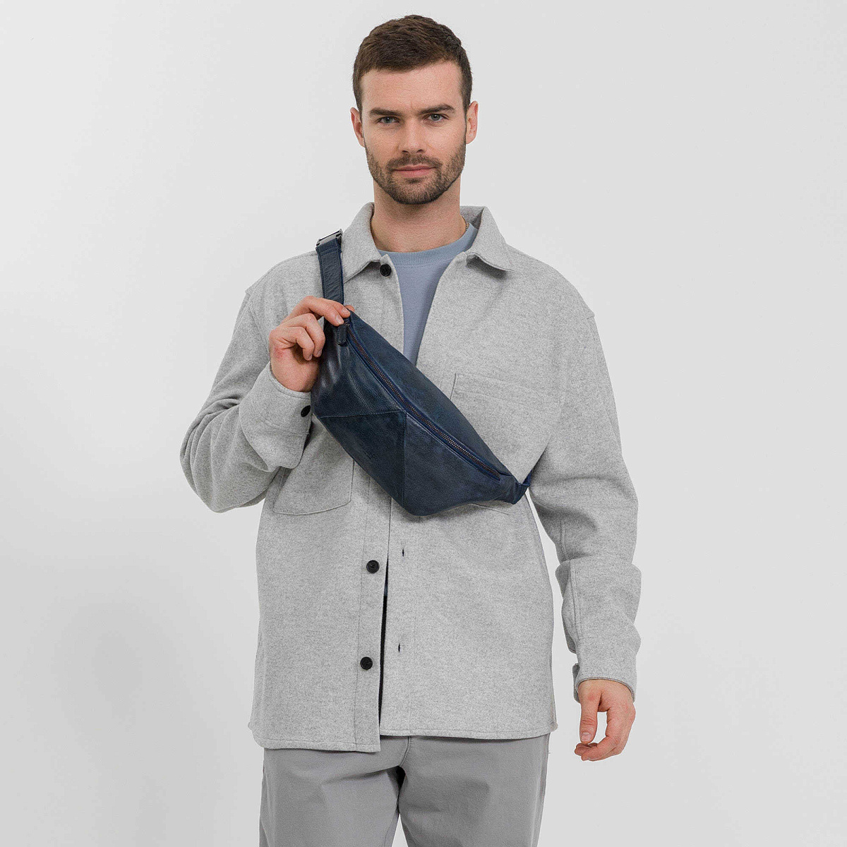 Сумка на пояс Dr. Koffer из натуральной кожи синяя