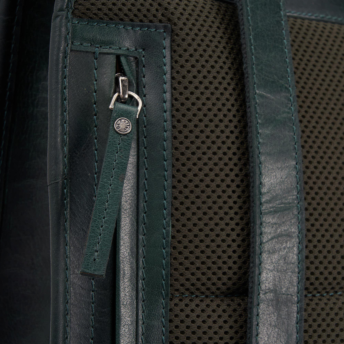 Рюкзак Dr.Koffer из натуральной кожи зеленый