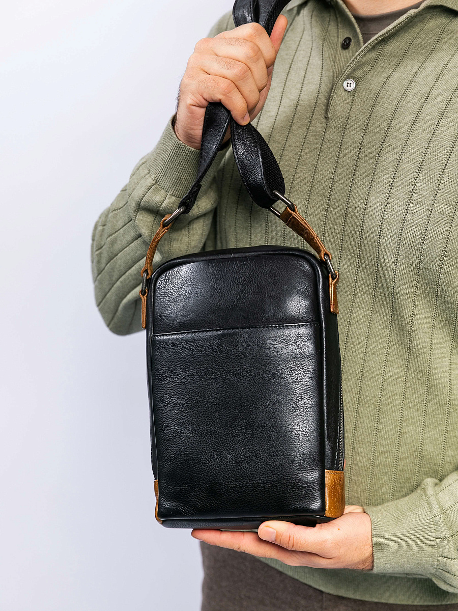 Сумка через плечо Dr. Koffer из натуральной кожи черная