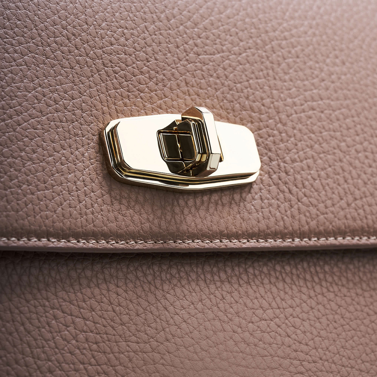 Женская сумка  Dr. Koffer из натуральной кожи розовая