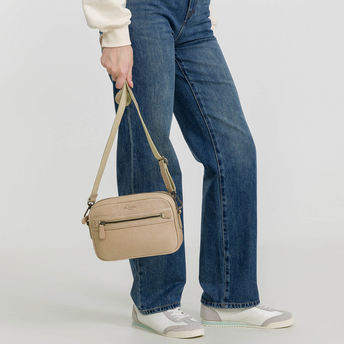 Сумка через плечо Dr.Koffer из натуральной кожи бежевая