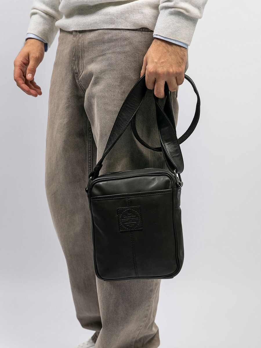 Сумка через плечо Dr.Koffer из натуральной кожи черная