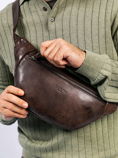 Сумка на пояс Dr. Koffer из натуральной кожи коричневая