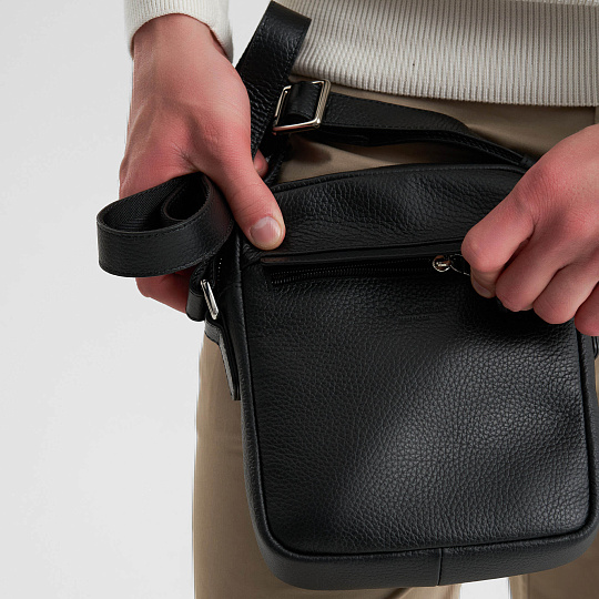 Сумка через плечо Dr. Koffer из натуральной кожи черная