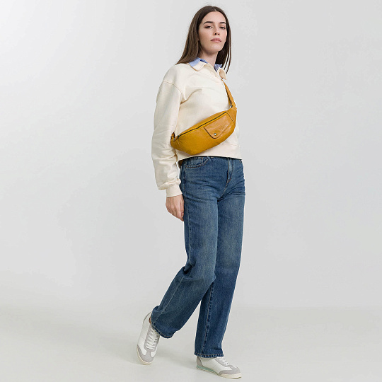 Сумка на пояс Dr. Koffer из натуральной кожи желтая