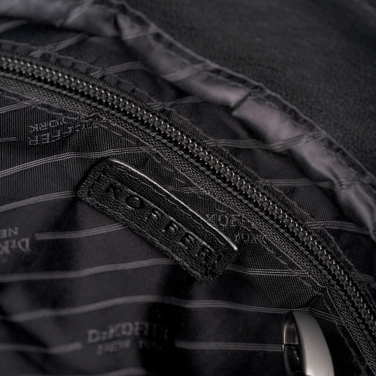 Сумка через плечо Dr.Koffer из натуральной кожи черная