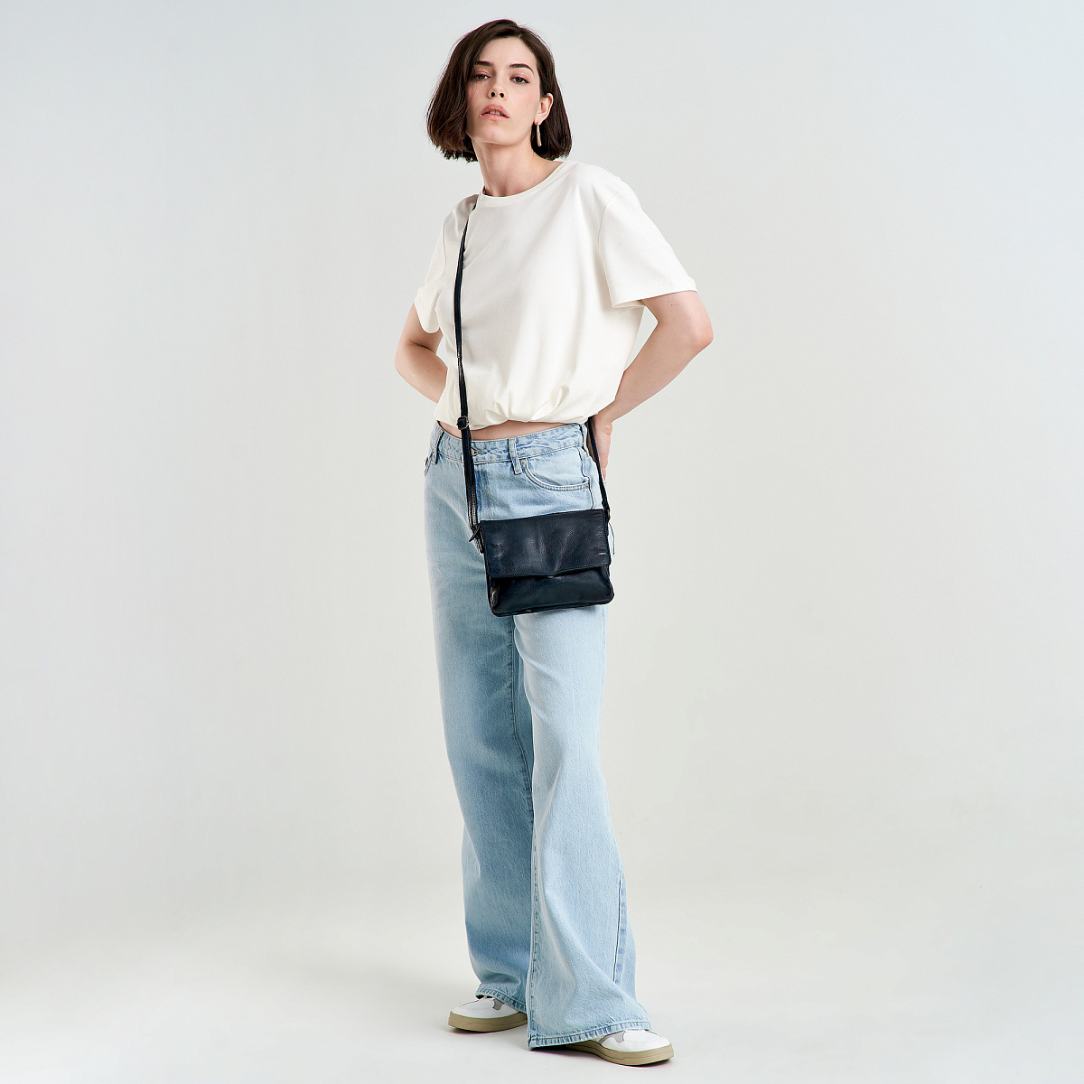 Сумка через плечо Dr.Koffer из натуральной кожи синяя