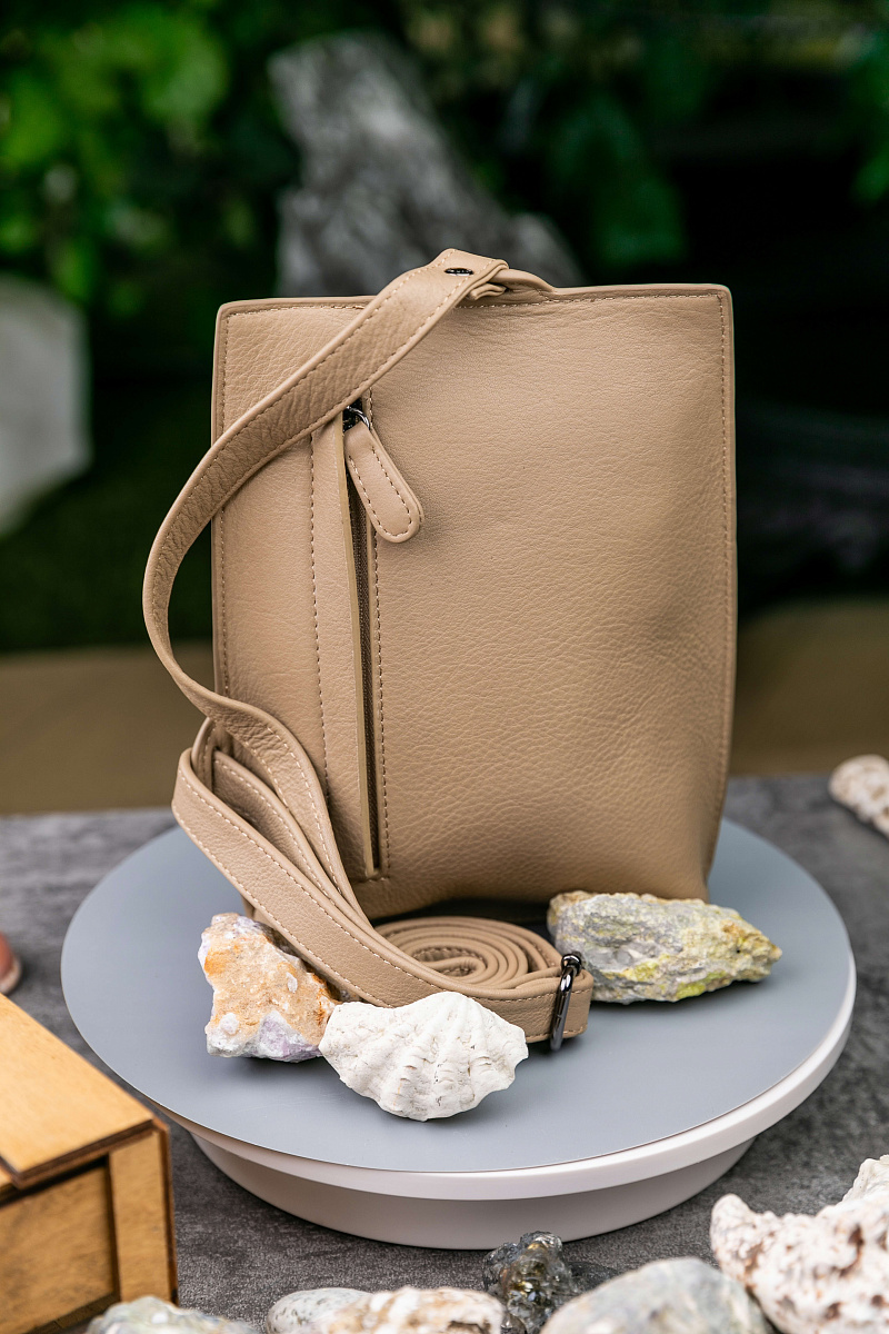 Сумка через плечо Dr.Koffer из натуральной кожи бежевая