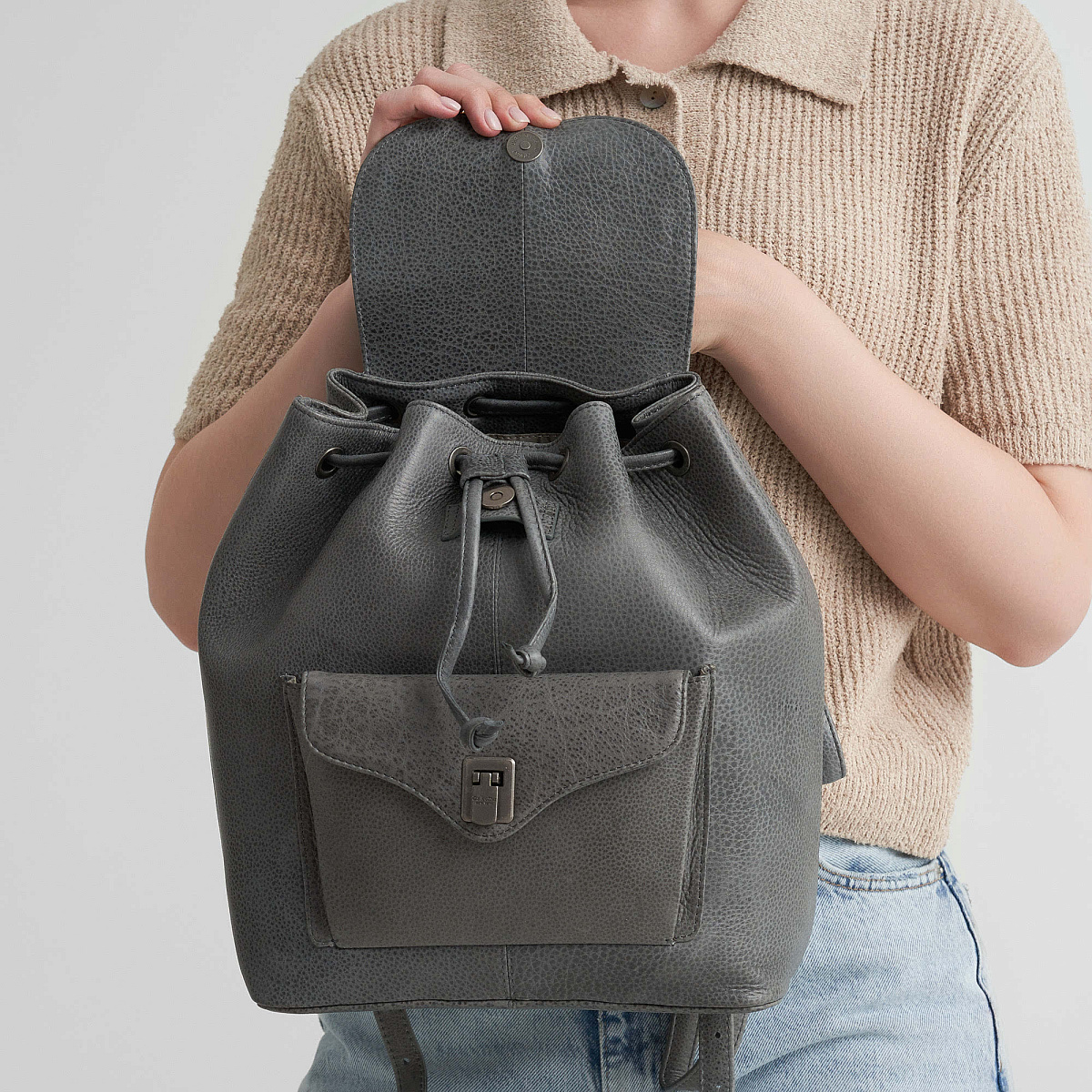 Рюкзак Dr.Koffer из натуральной кожи серый