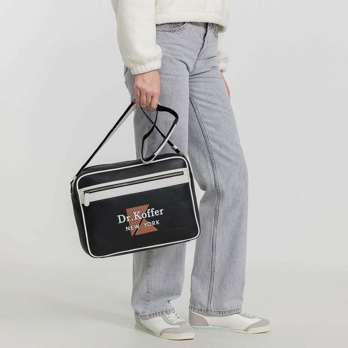 Сумка через плечо Dr.Koffer из натуральной кожи черная