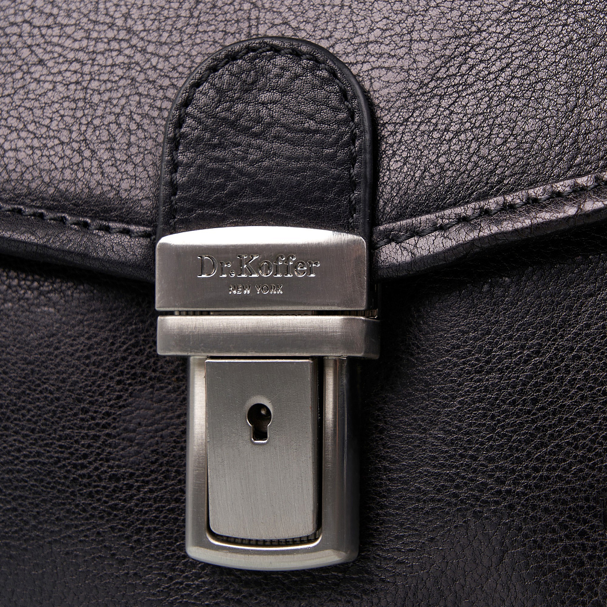 Сумка-визитка из натуральной кожи Dr. Koffer черная