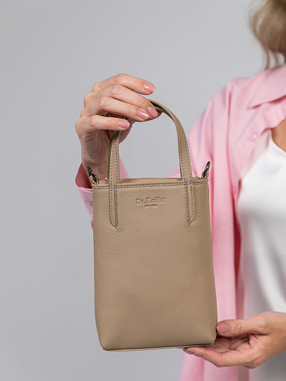 Сумка через плечо Dr.Koffer из натуральной кожи бежевая