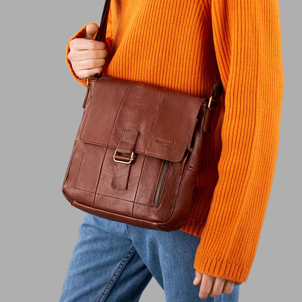 Сумка через плечо Dr.Koffer из натуральной кожи коричневая