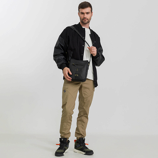 Сумка через плечо Dr.Koffer из натуральной кожи черная