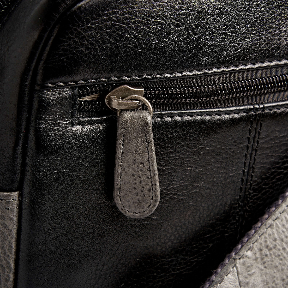 Сумка через плечо Dr.Koffer из натуральной кожи черная