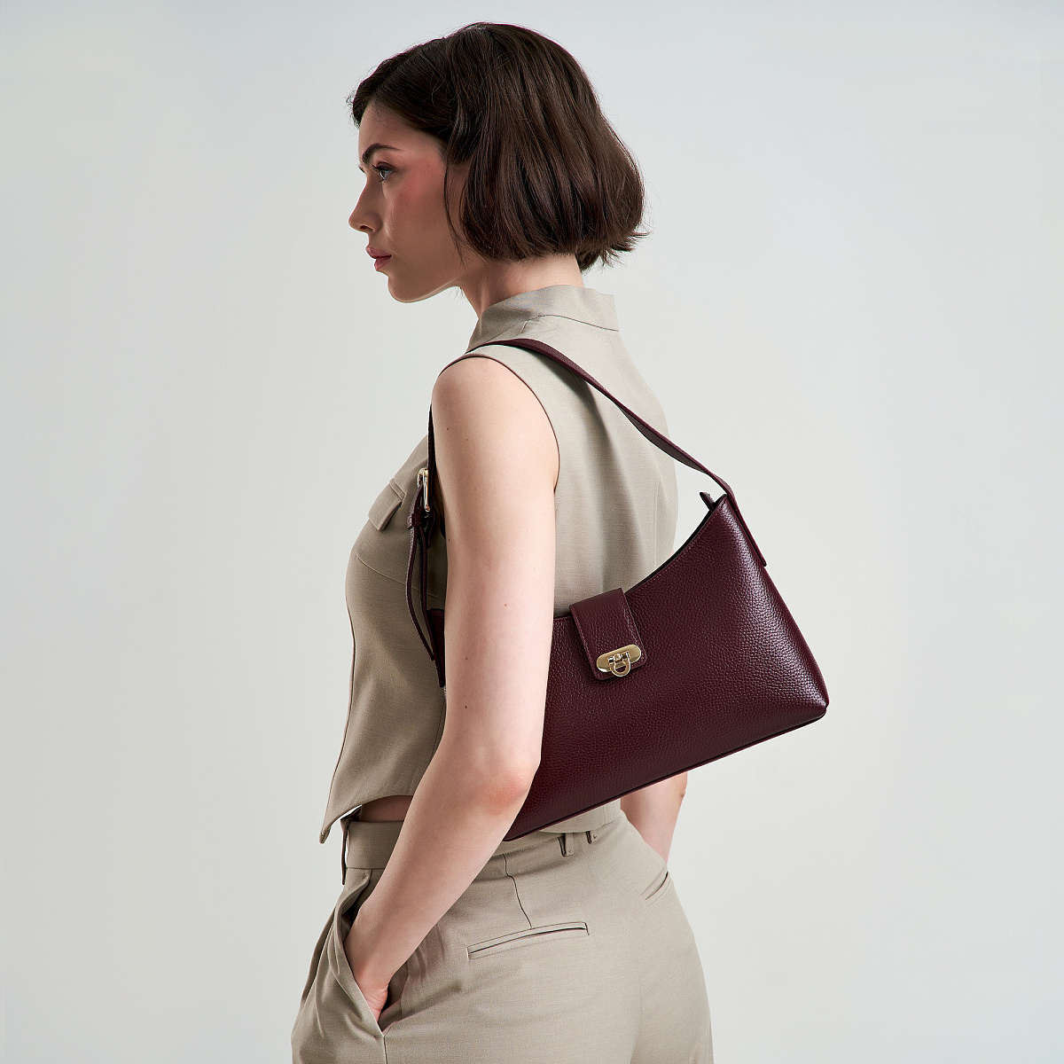 Женская сумка  Dr. Koffer из натуральной кожи бордовая