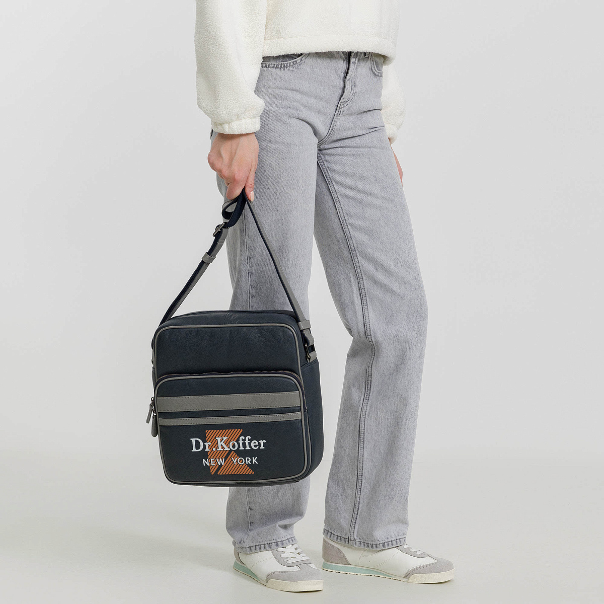 Сумка через плечо Dr.Koffer из натуральной кожи синяя