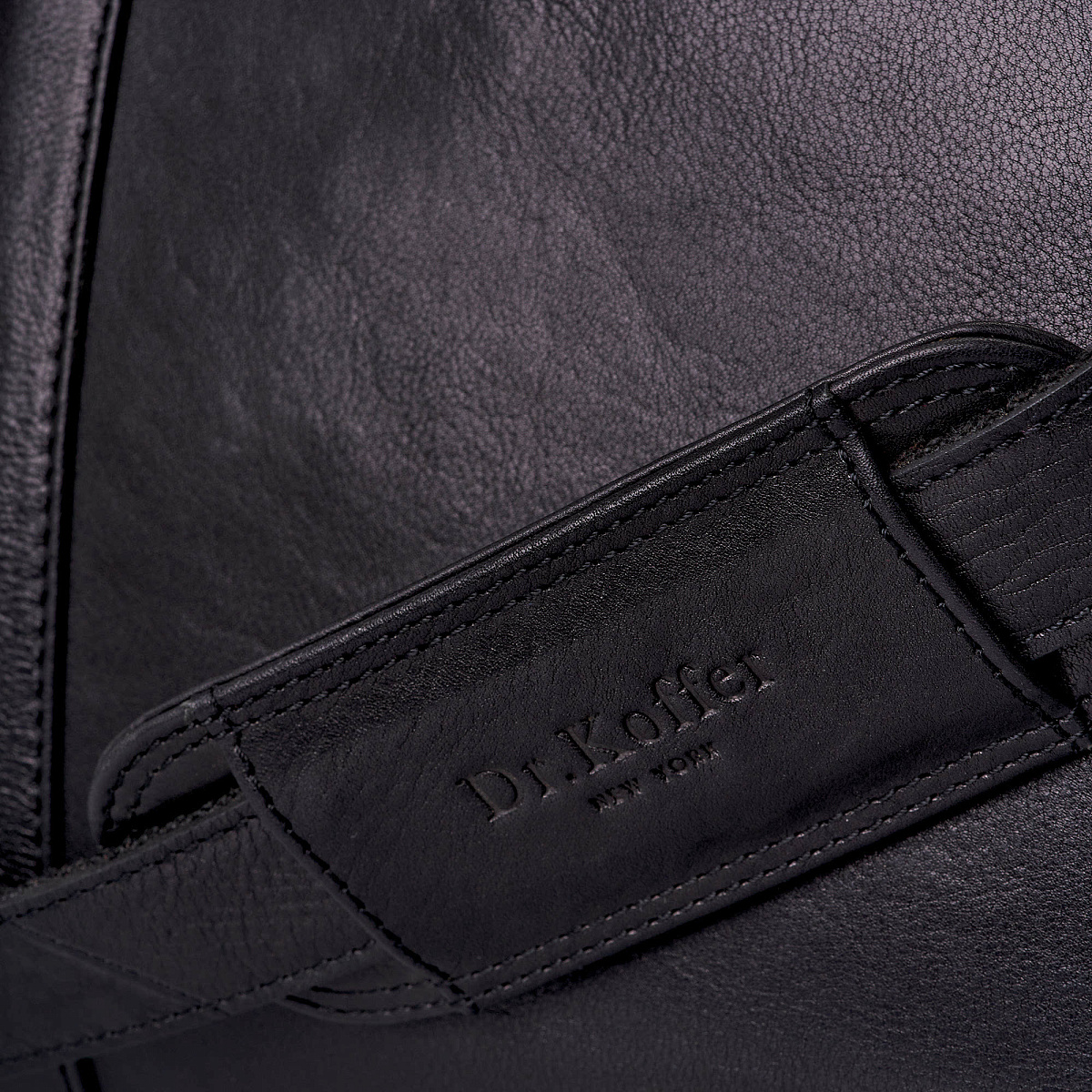 Сумка дорожная Dr.Koffer из натуральной кожи черная