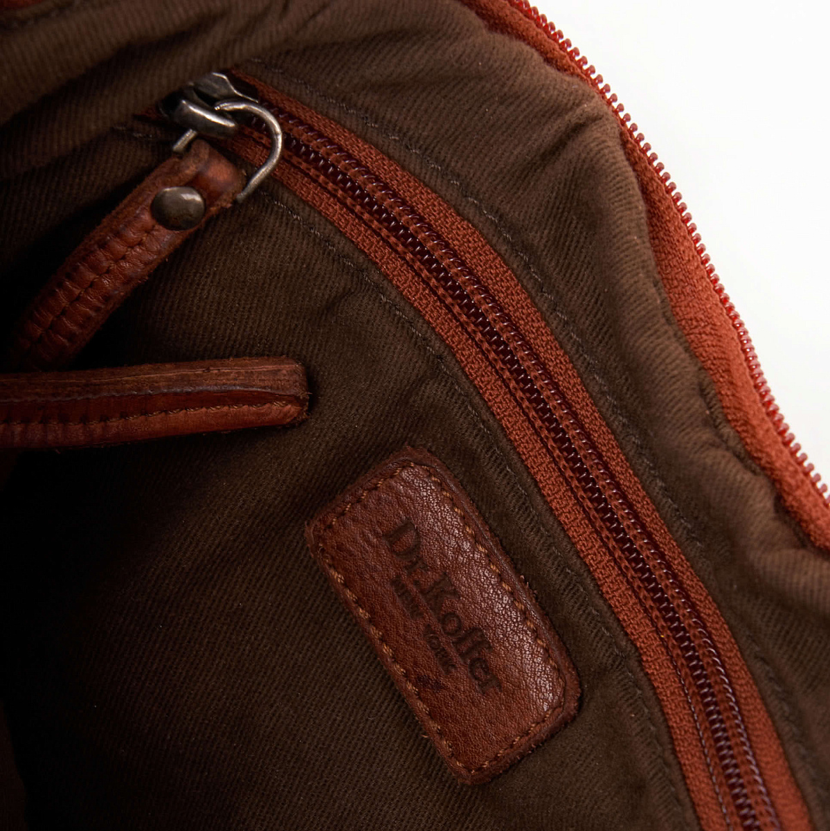 Сумка через плечо Dr.Koffer из натуральной кожи коричневая