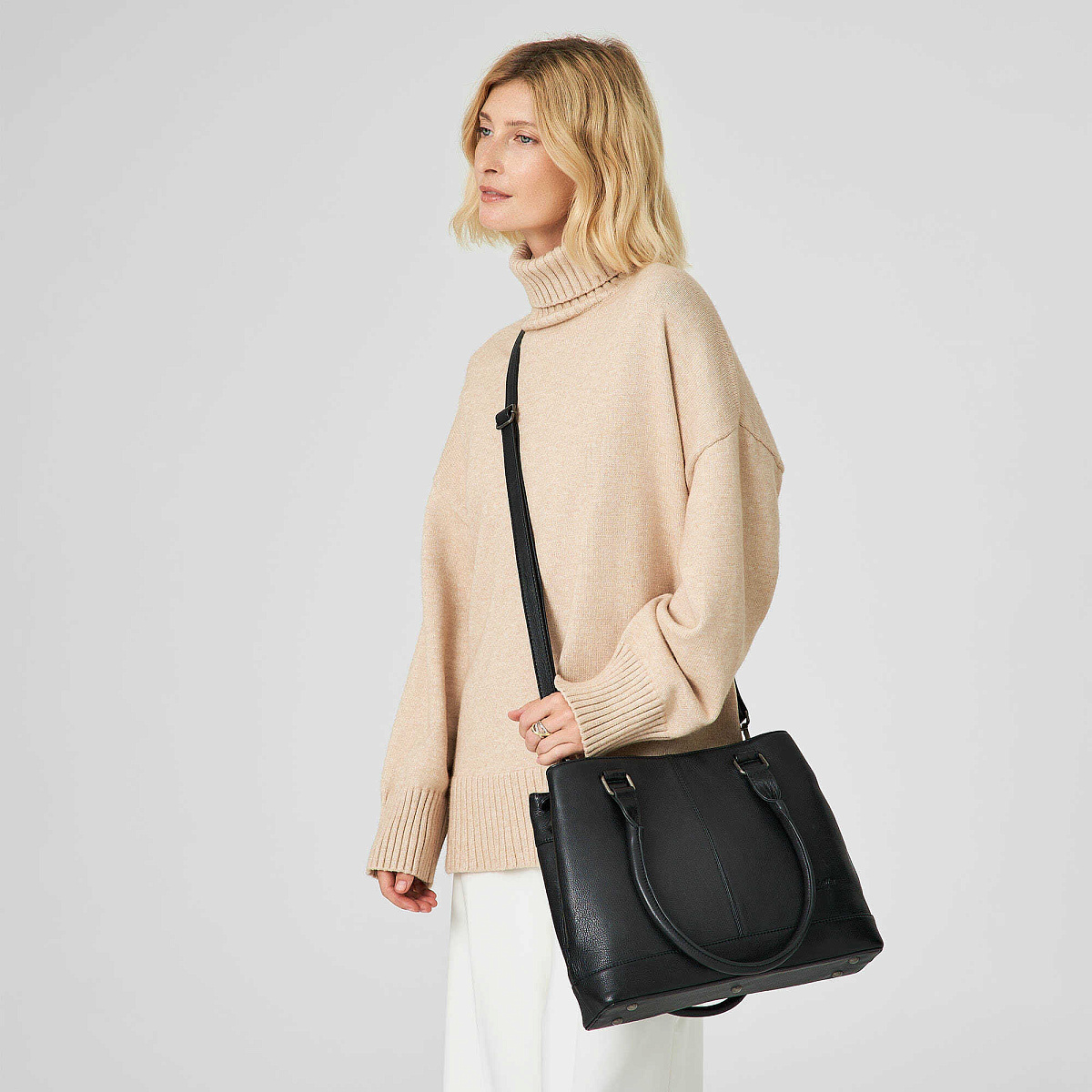 Женская сумка Dr.Koffer из натуральной кожи чёрная