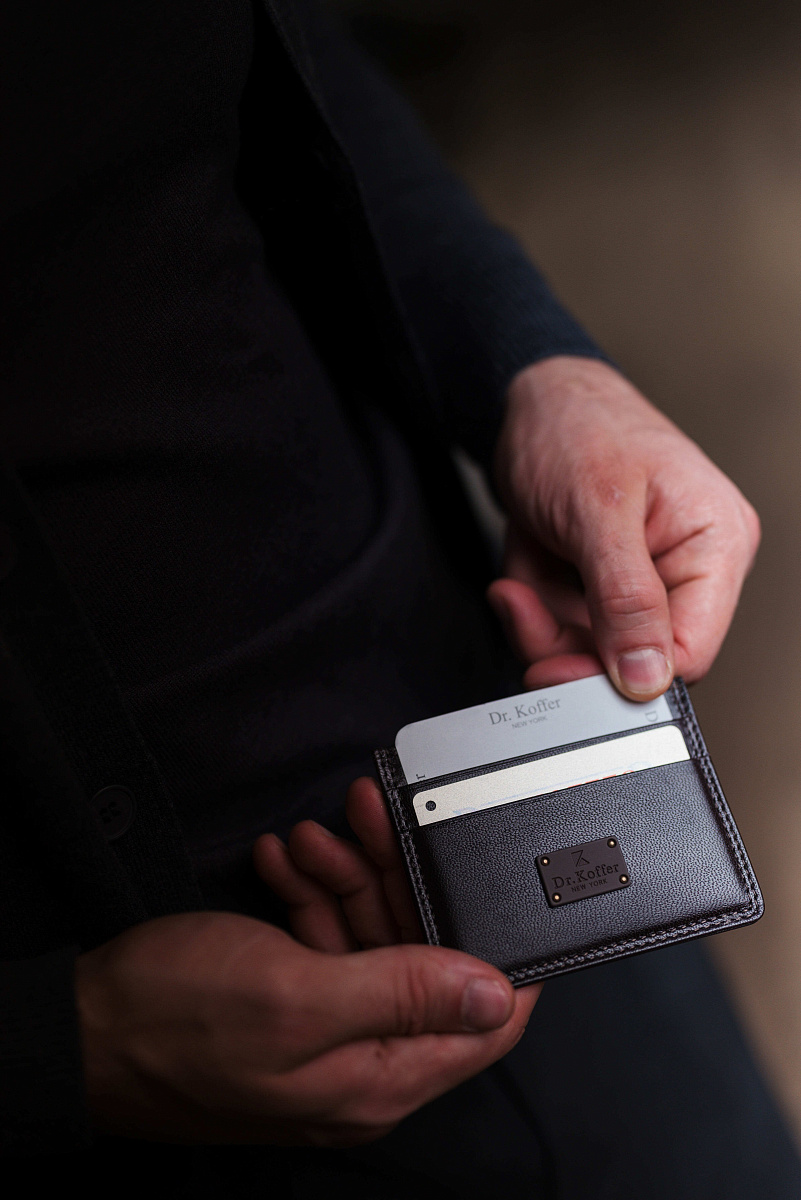 Кредитница Dr.Koffer из натуральной кожи черная