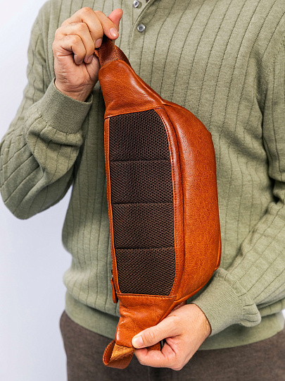 Сумка на пояс Dr. Koffer из натуральной кожи коричневая