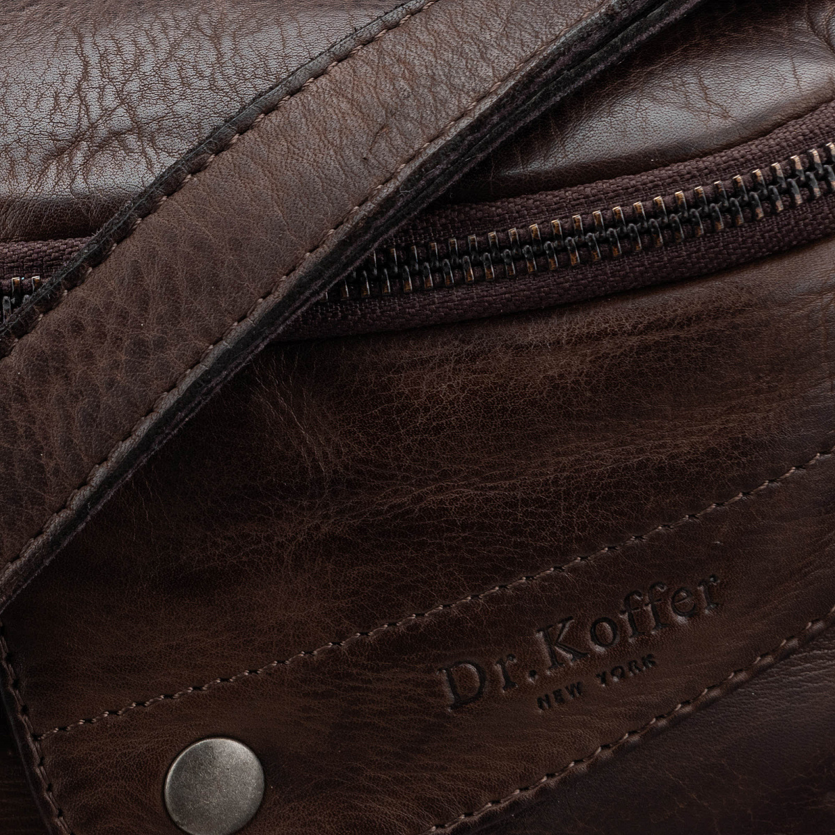 Сумка на пояс Dr. Koffer из натуральной кожи коричневая