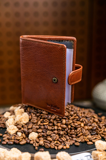 Обложка  из натуральной кожи коричневая