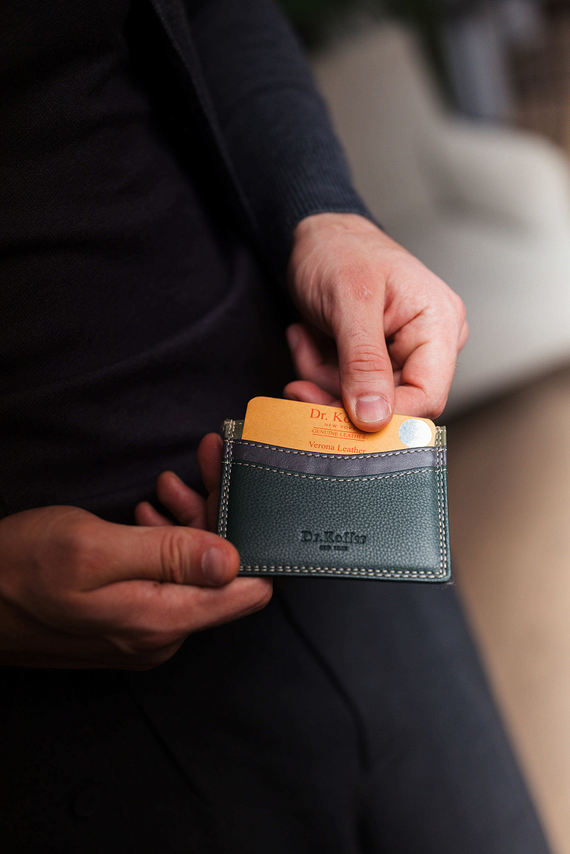 Кредитница Dr.Koffer из натуральной кожи зеленая