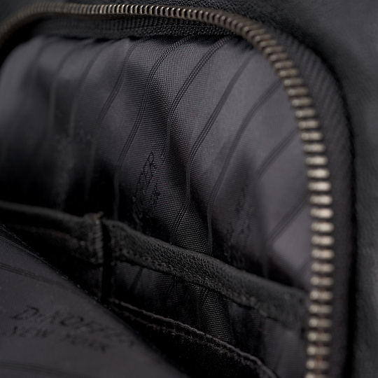 Сумка через плечо Dr.Koffer из натуральной кожи черная