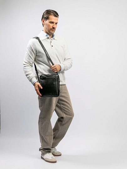 Сумка через плечо Dr.Koffer из натуральной кожи черная