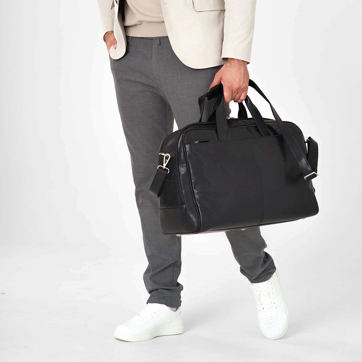 Сумка дорожная Dr.Koffer из натуральной кожи черная