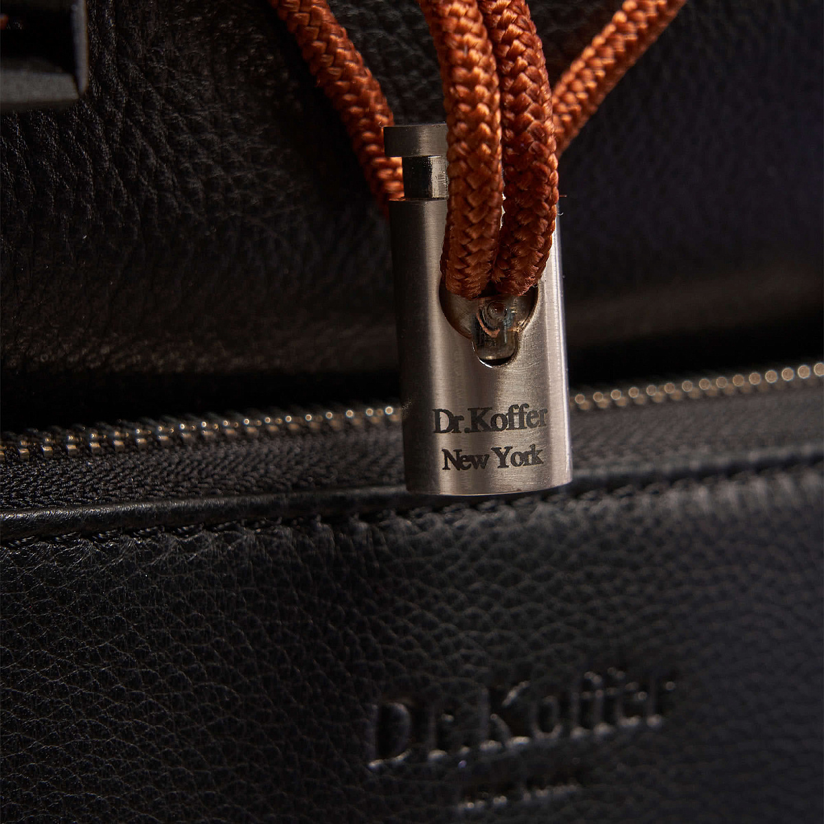 Рюкзак Dr.Koffer из натуральной кожи черный