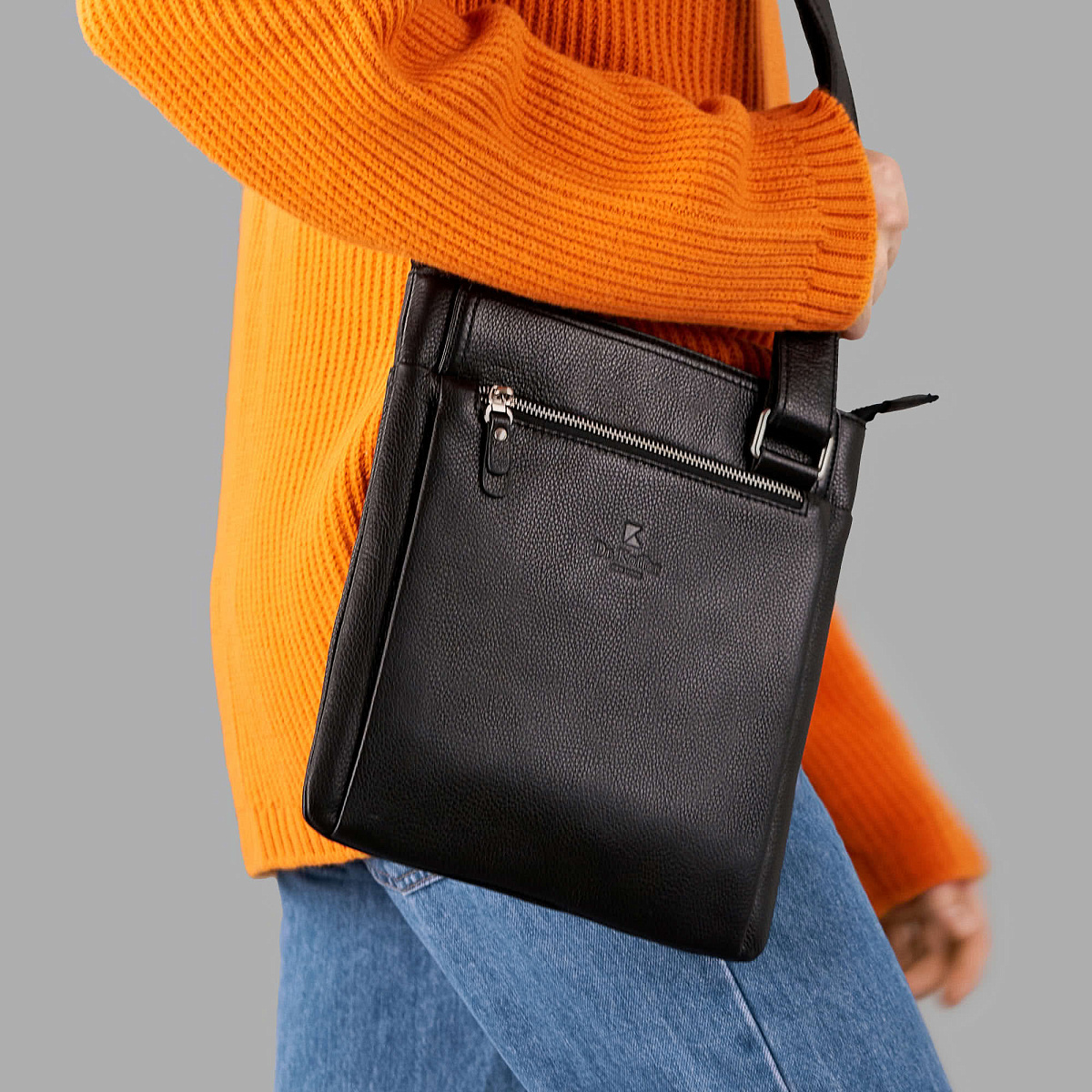 Сумка через плечо Dr.Koffer из натуральной кожи черная