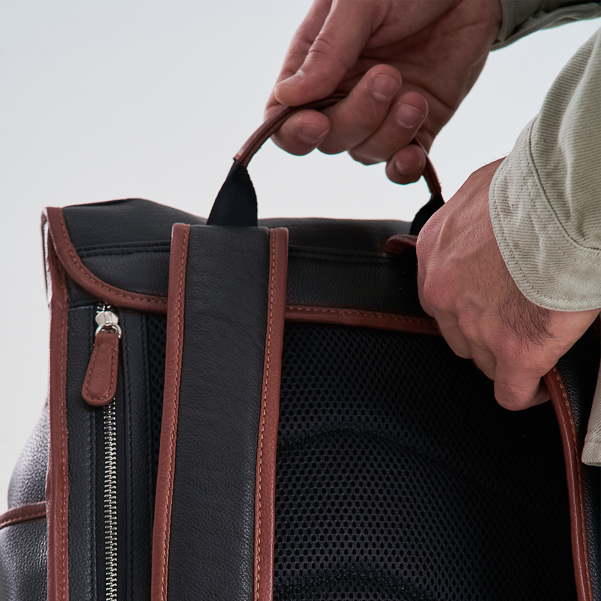 Рюкзак Dr.Koffer из натуральной кожи черный