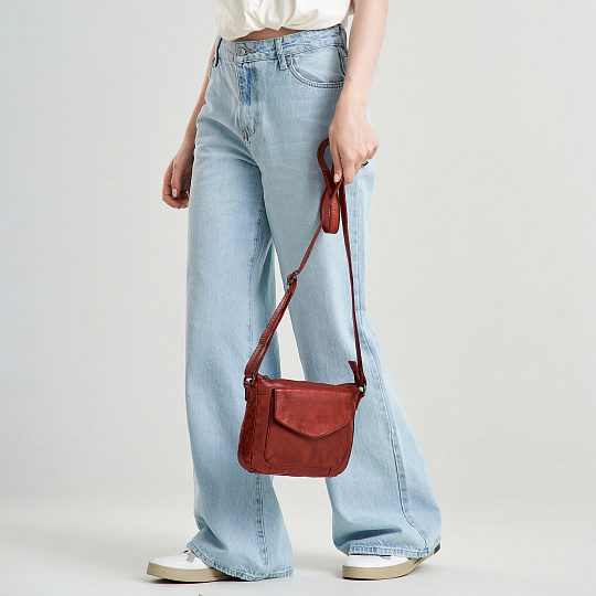 Сумка через плечо Dr.Koffer из натуральной кожи красная