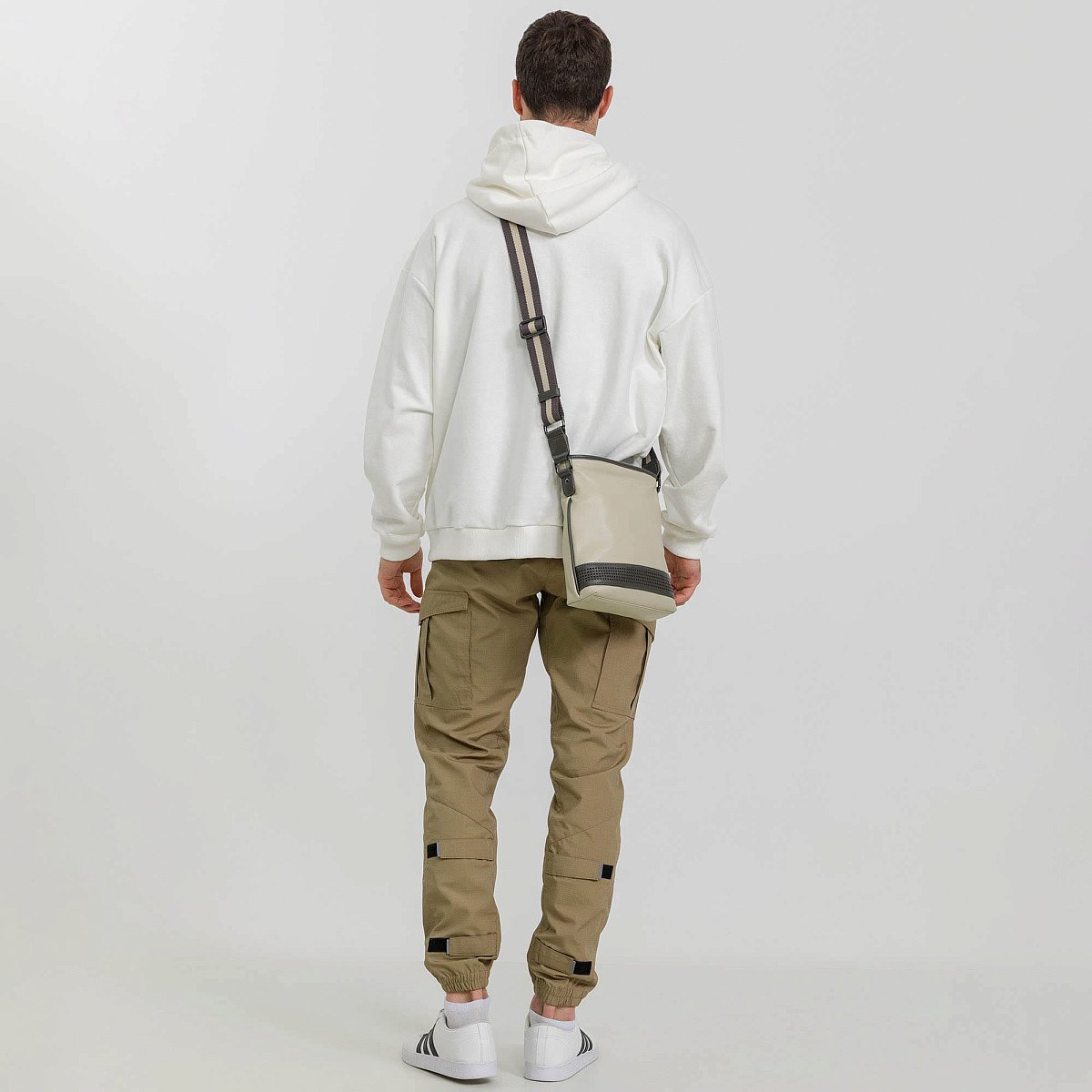 Сумка через плечо Dr.Koffer из натуральной кожи бежевая