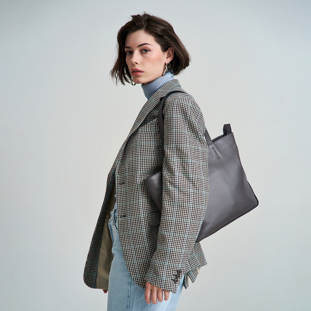 Женская сумка Dr. Koffer из натуральной кожи серая