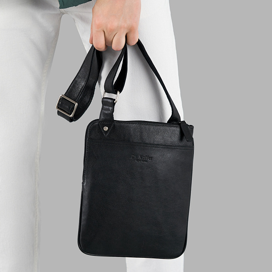 Компактная мужская черного цвета кожаная сумка через плечо Dr.Koffer M402582-220-04