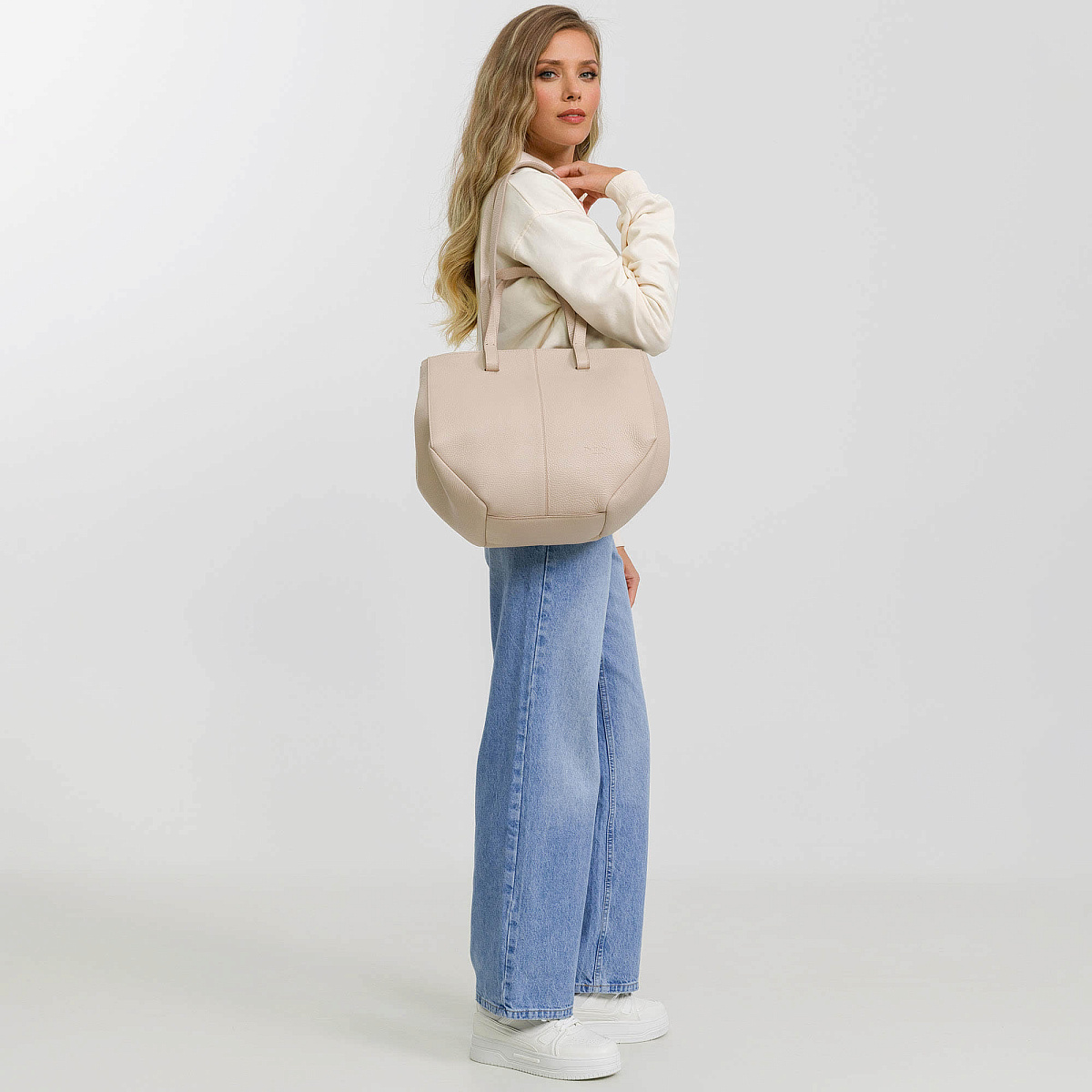 Женская сумка Dr. Koffer из натуральной кожи бежевая