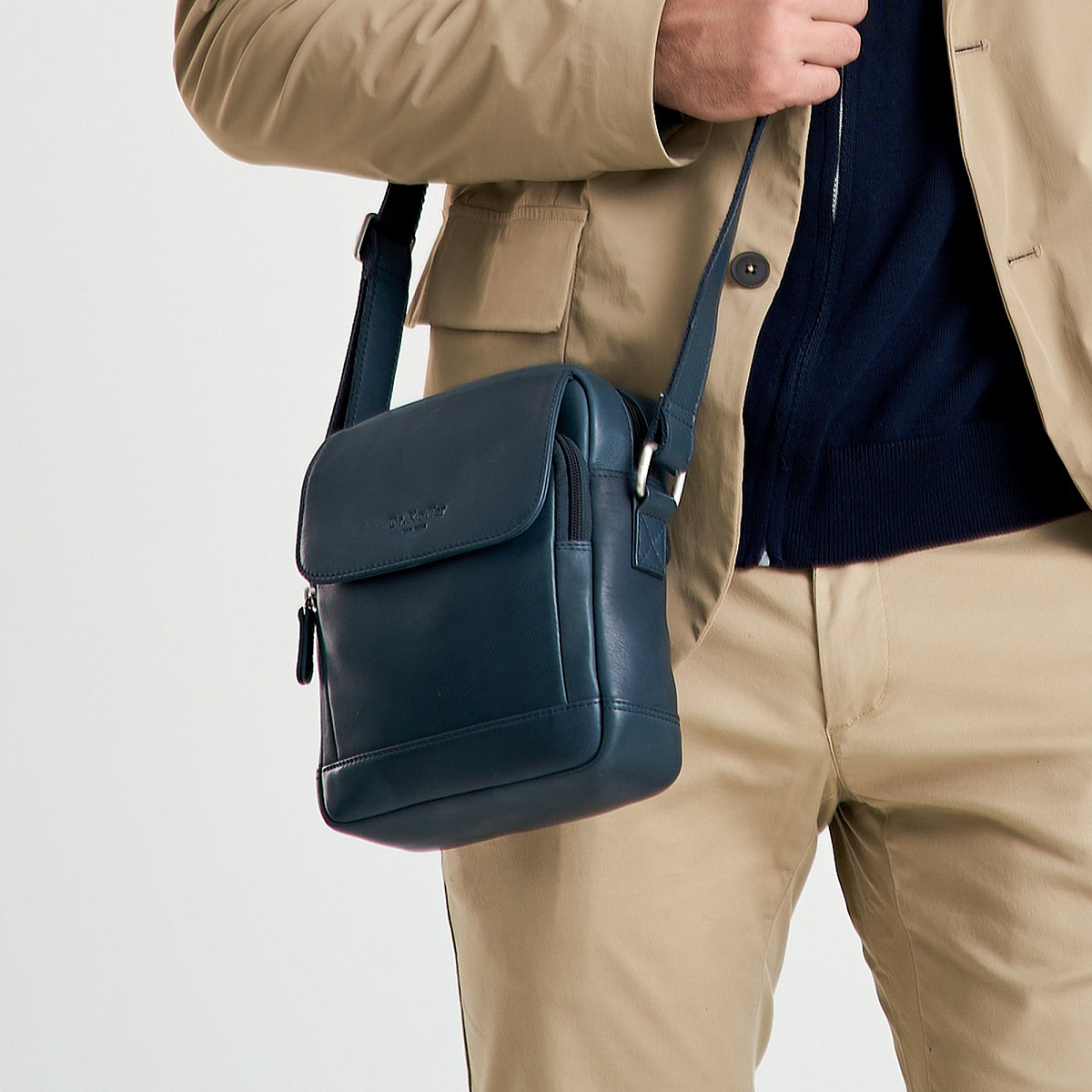 Сумка через плечо Dr.Koffer из натуральной кожи синяя