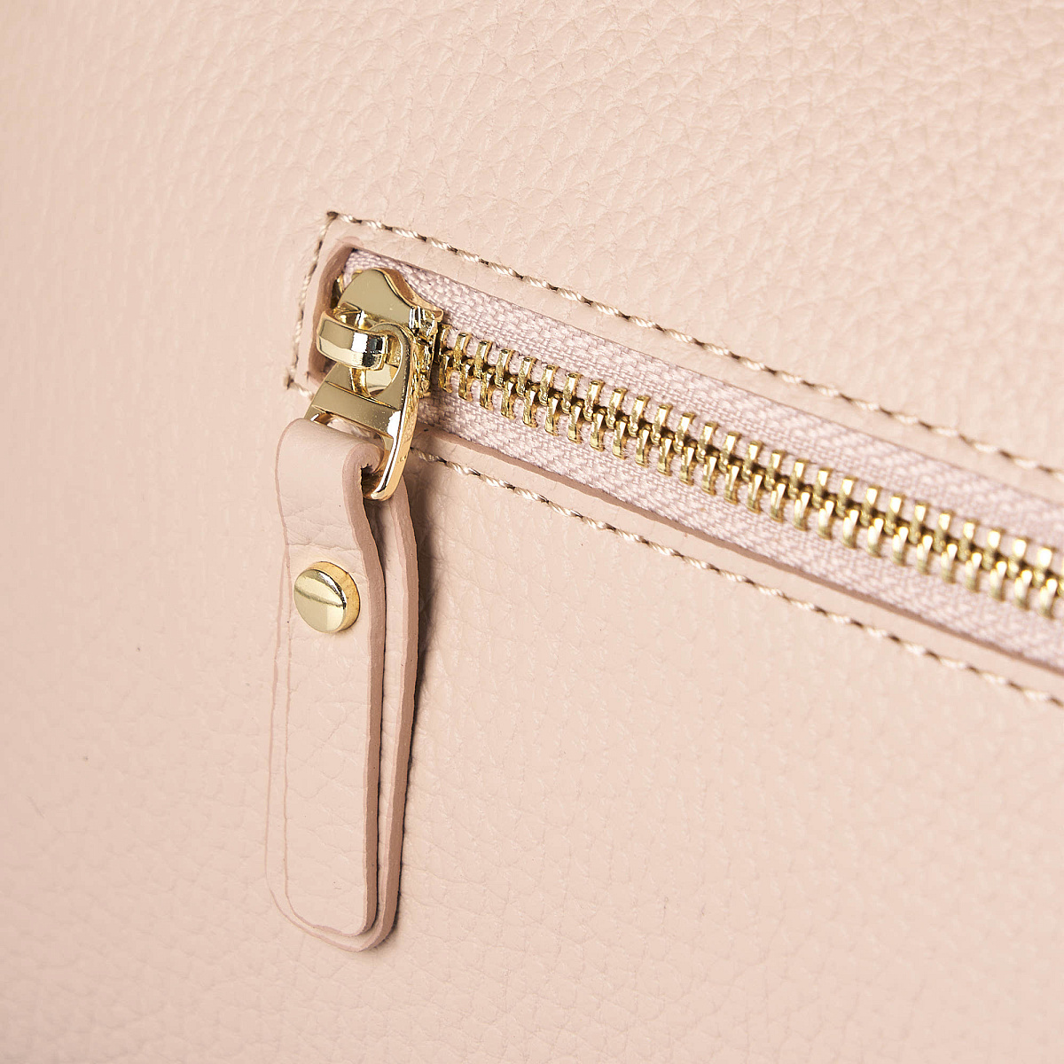 Женская сумка Dr. Koffer из натуральной кожи бежевая