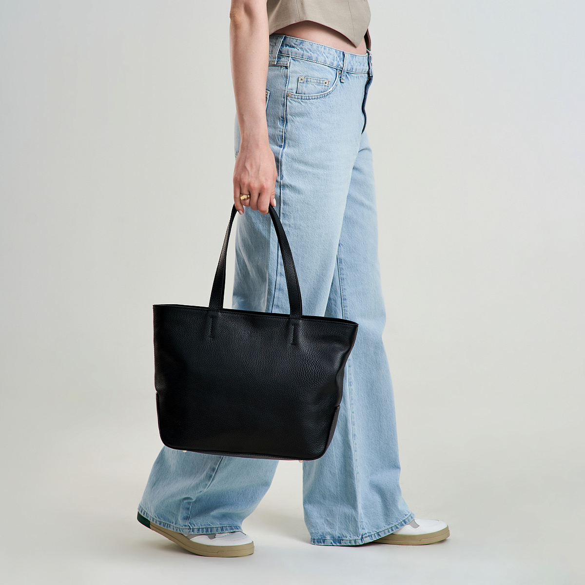 Женская сумка Dr. Koffer из натуральной кожи черная