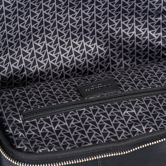 Сумка через плечо Dr.Koffer из натуральной кожи черная